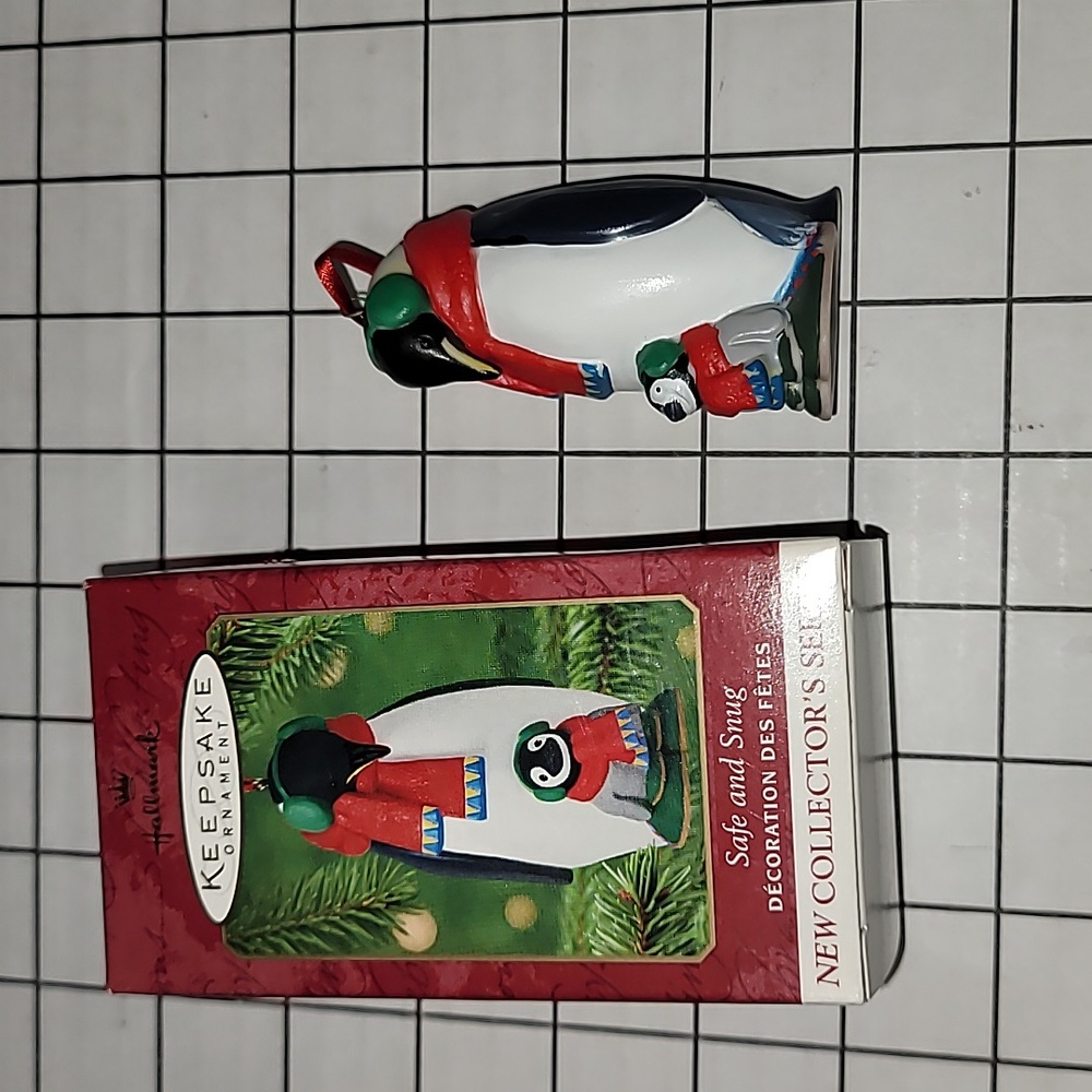 Vintage 2001 Hallmark Keepsake‎ Ornament Safe and Snug Ornament - Picture 8 of 9